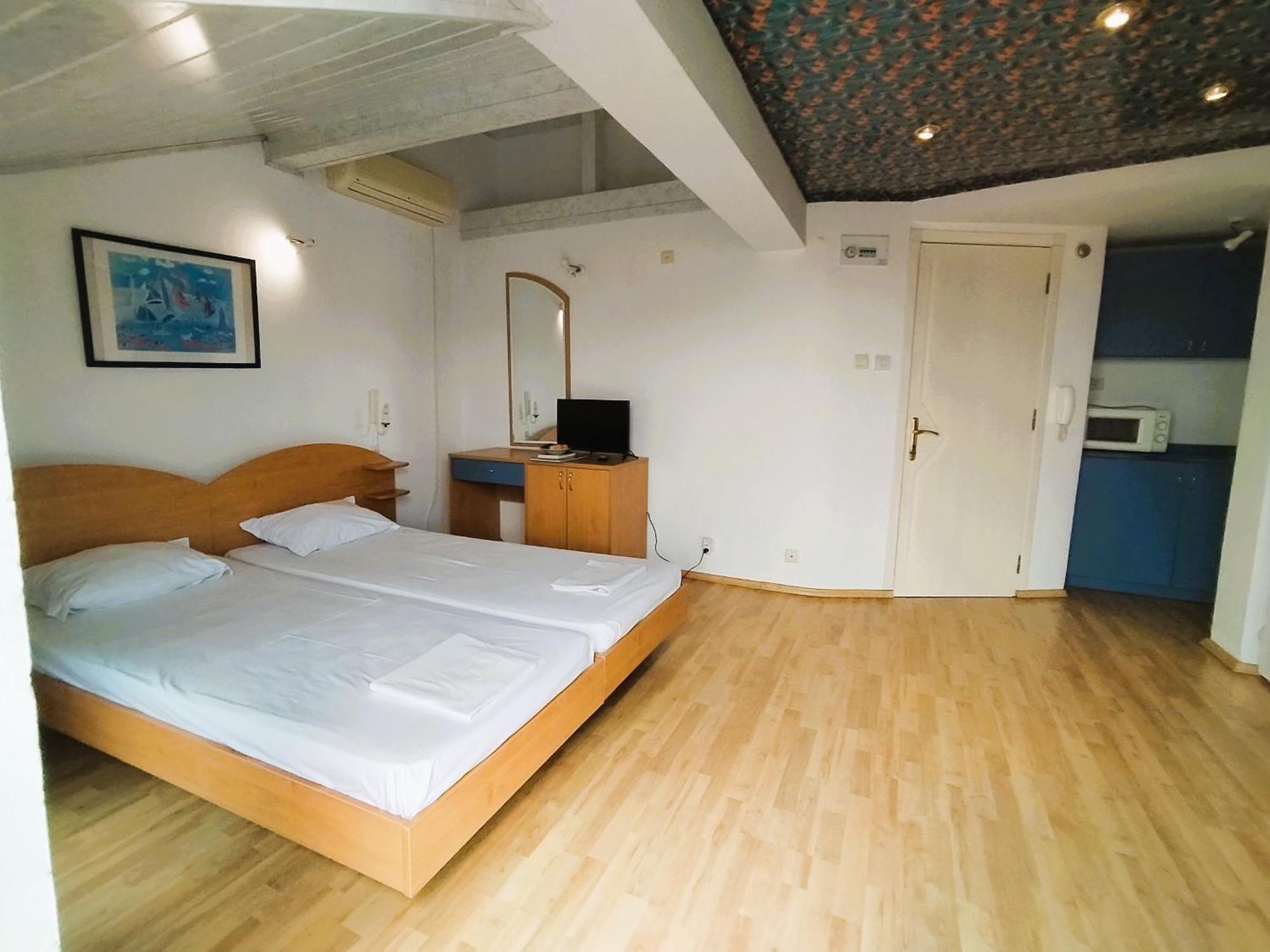 Lira Sto Apartments Pomorie Luaran gambar