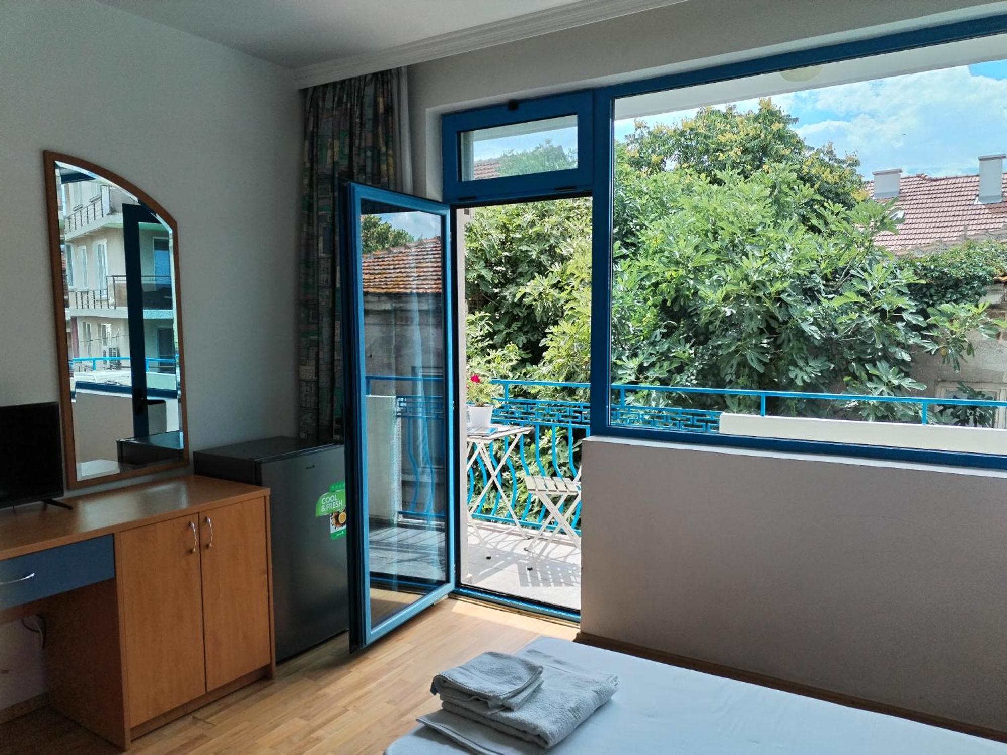 Lira Sto Apartments Pomorie Luaran gambar
